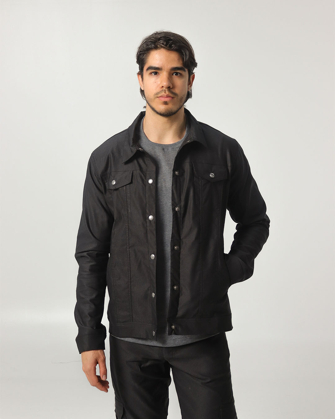 gris oscuro
